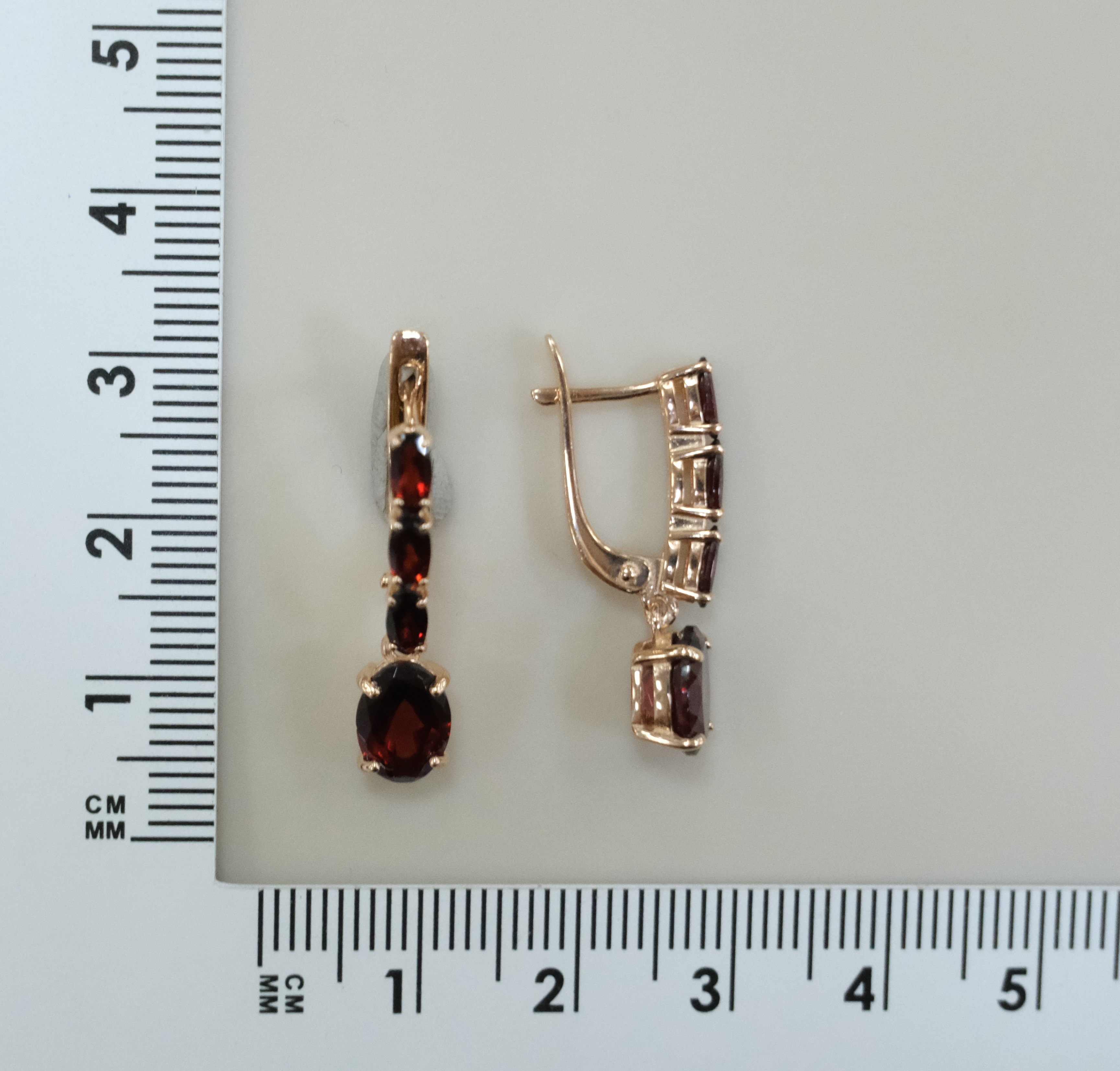 Серебряные серьги с гранатами